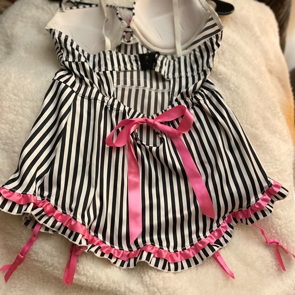 Silky VS Sexy Little Things underwire chemise with removable garter clips - Picture 7 of 9